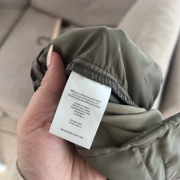 Cabi Animal Printed Ankle Pant SZ 2 - Picture 4 of 4